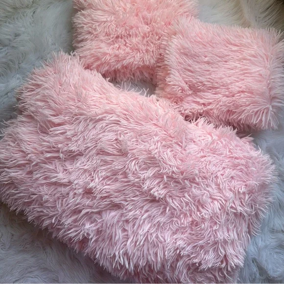 🎀 Full Sized Fuzzy Pink Duvet Cover & 2 Matching Pillowcase Shams - Picture 4 of 5